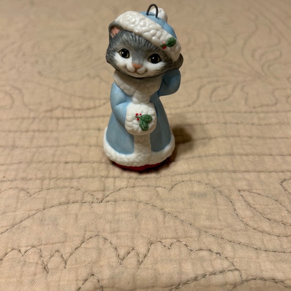 Vintage Hallmark 1990 Christmas Kitty Ceramic Ornament - Picture 2 of 6